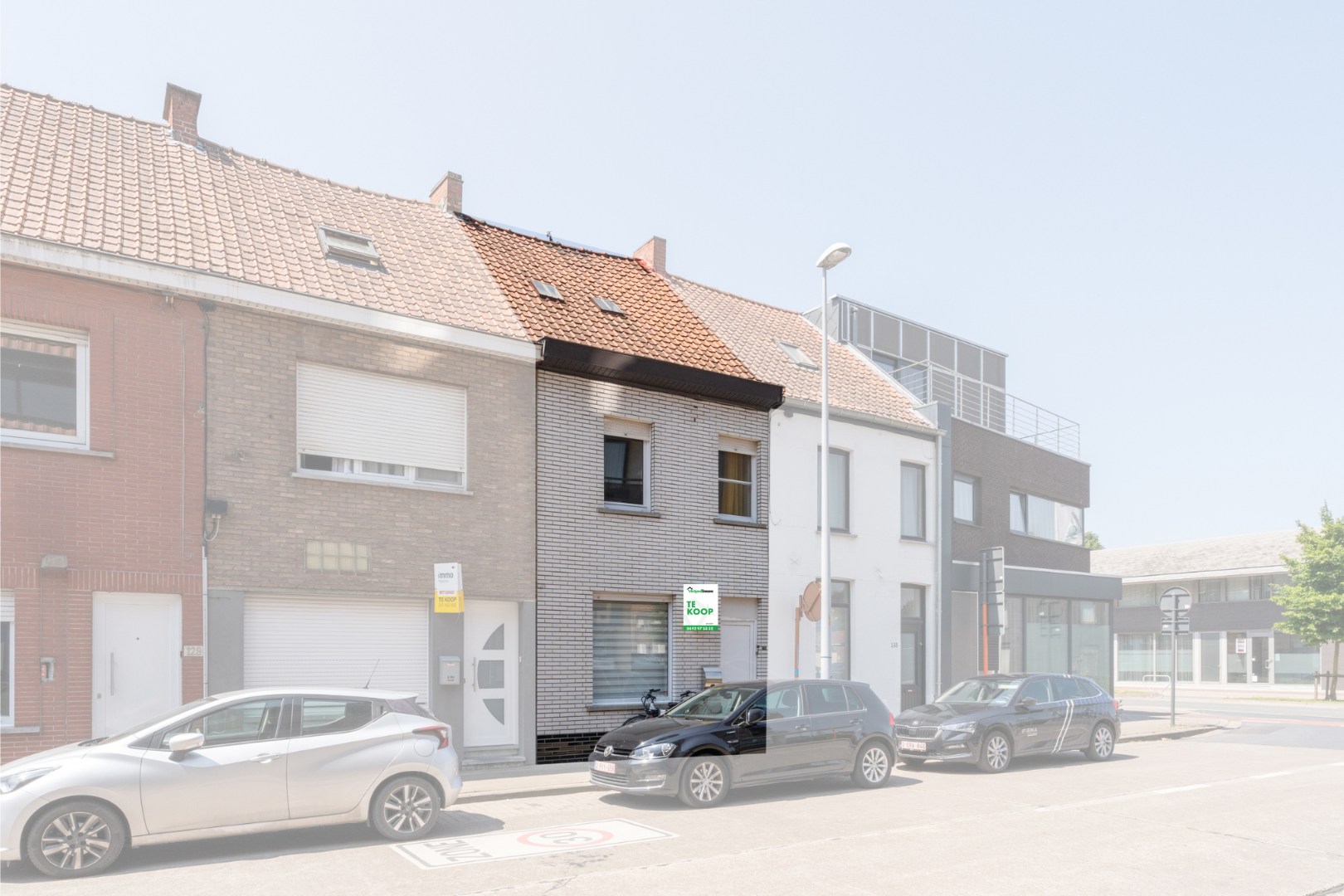Centrale rijwoning met drie slaapkamers en terras in hartje Roeselare - foto 1