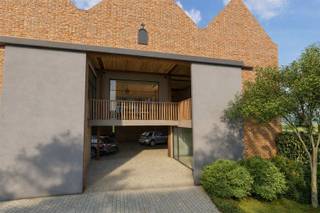 <p><span>Grond met opslagplaats te koop in Bissegem</span></p><p><span> </span></p><p><span>Richtprijs 210 000,00 euro</span></p><p><span> </span></p><p><span>Ontdek dit veelzijdige perceel in Bissegem met een totale oppervlakte van 541 m². </span></p><p><span>Op het terrein bevindt zich een ruime opslagplaats van 260 m², geschikt voor opslag, hobbyactiviteiten of professionele doeleinden.</span></p><p><span> </span></p><p><span>Deze eigendom biedt tal van mogelijkheden dankzij de gunstige ligging en de flexibele bestemmingsopties. </span></p><p><span>Momenteel is er een vergunning voor functiewijziging van opslagplaats naar kantoorruimte, waardoor het pand ook interessant is voor zelfstandigen en ondernemers.</span></p><p><span>Uiteraard kan de opslagplaats tevens verder gebruikt worden in haar huidige functie.</span></p><p><span> </span></p><p><span>Daarnaast bestaat de mogelijkheid om vooraan op het perceel een woning te realiseren, wat dit aanbod extra aantrekkelijk maakt voor investeerders, projectontwikkelaars of particulieren die wonen en werken willen combineren.</span></p><p><span> </span></p><p><span>Kortom: een unieke opportuniteit met veel potentieel op een strategische locatie in Bissegem.</span></p><p><span>Interesse?</span></p><p><span> Neem contact op met Stijn Vanassche via stijn@vastgoedkantoorvanassche.be of 0476 76 38 76</span></p>