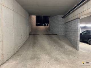 <p><span>Goed gelegen autostaanplaats in 2060 Antwerpen vlakbij Park Spoor Noord. De garage valt te betreden via een automatische poort. Voor heel ons aanbod of een gratis schatting ga naar www.hansimmo.be of bel 03/290.30.30.</span></p><p><span> </span></p>