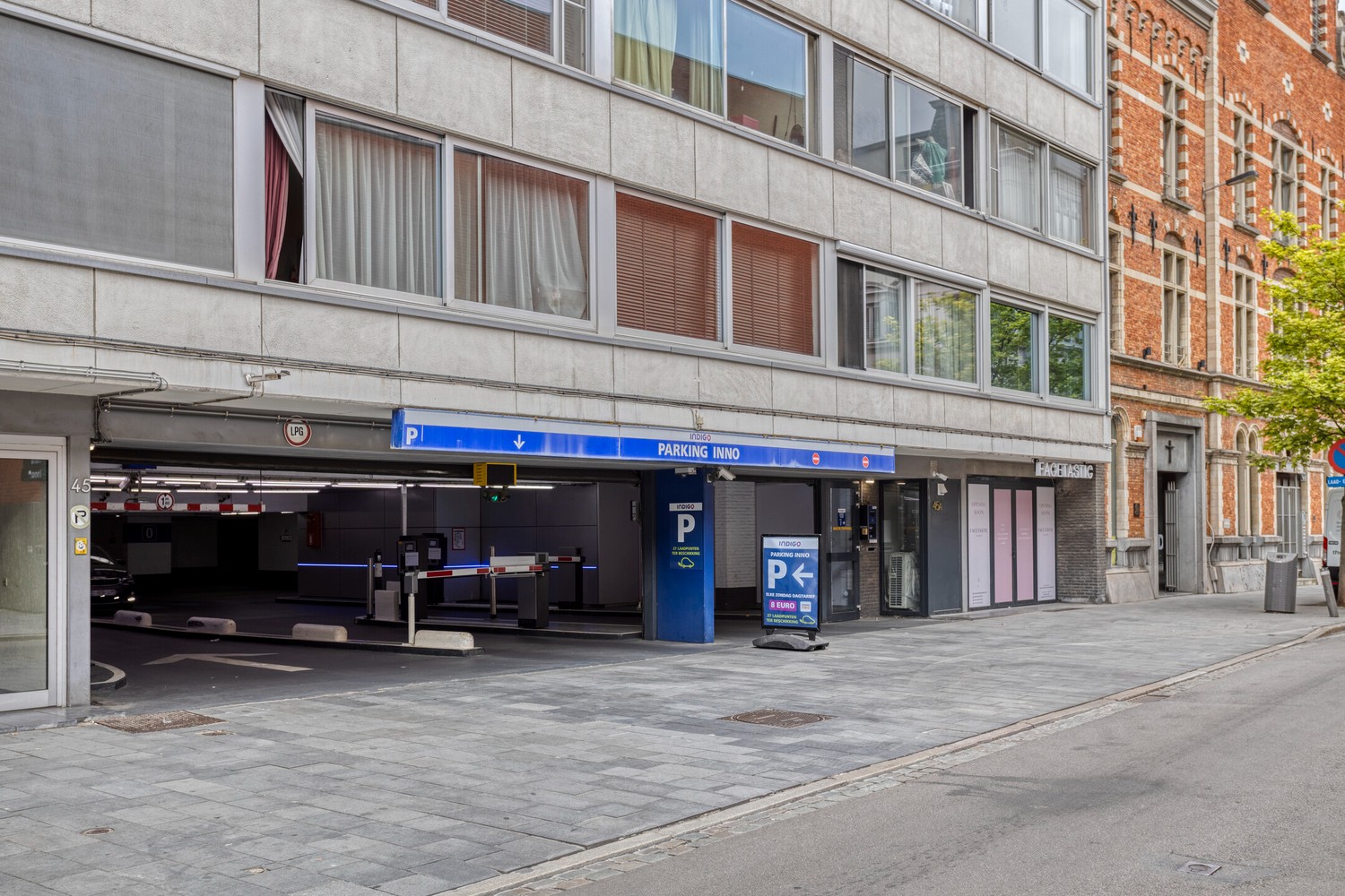 Autostaanplaatsen op toplocatie - foto 1