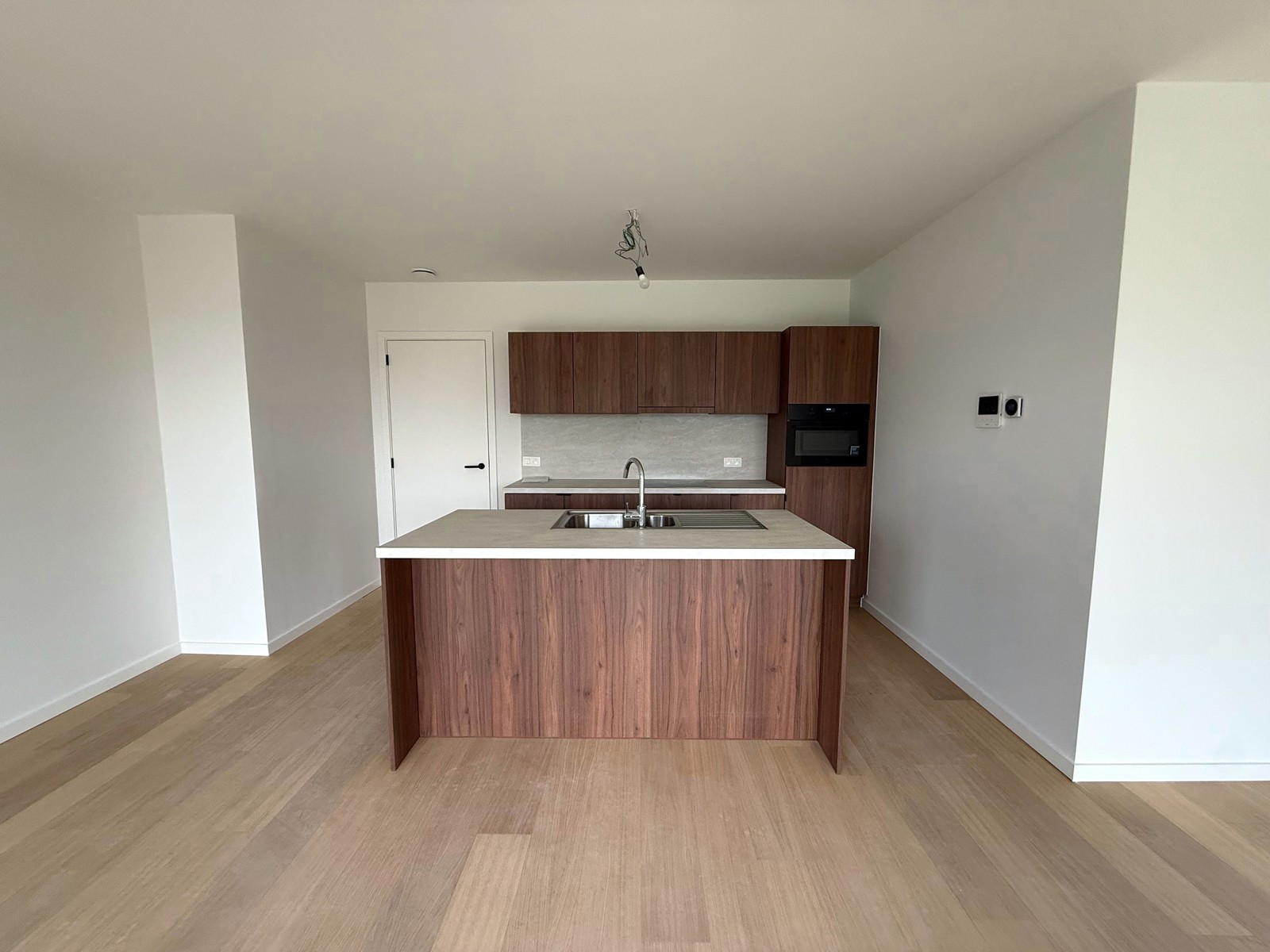 Hoogwaardig afgewerkt nieuwbouwappartement met twee slaapkamers. - foto 3