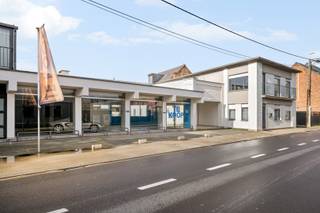 Ben je op zoek naar een showroom, handelspand of magazijn op een verbindingsweg met maximale visibiliteit en 17m straatbreedte?...