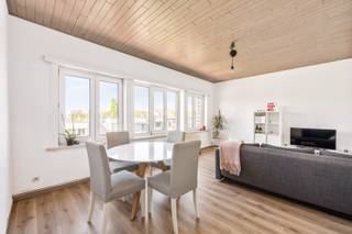 Dit instapklare appartement is gelegen op een uiterst centrale locatie aan de Dokter Maurice Timmermanslaan, op de kruising met de Bredabaan.<br /><br />Het appartement beschikt over één volwaardige slaapkamer met een bureauruimte en een praktische indeling, ideaal voor comfortabel wonen of als investering. Het appartement is momenteel verhuurd en genereert een interessant rendement.<br /><br />De woonomgeving wordt gekenmerkt door een uitstekende bereikbaarheid en een bruisende buurt met tal van restaurants, winkels en andere voorzieningen op wandelafstand. De centrale ligging maakt dit appartement bijzonder aantrekkelijk voor singles, jonge koppels, studenten en investeerders.<br /><br />Technisch is het appartement voorzien van PVC-ramen met dubbele beglazing. Het waterverbruik is gemeenschappelijk en de maandelijkse gemeenschappelijke kosten bedragen €67.<br /><br />Een interessante opportuniteit voor wie op zoek is naar een instapklaar appartement op een strategische topligging.<br /><br />Troeven:
<ul>
	<li>Centrale ligging aan een levendige invalsweg</li>
	<li>Momenteel verhuurd (interessant rendement)</li>
	<li>Instapklaar appartement</li>
	<li>Ideaal voor starters, singles, koppels of investeerders</li>
	<li>PVC-ramen met dubbele beglazing</li>
	<li>Lage gemeenschappelijke kosten (€67/maand)</li>
	<li>Winkels, horeca en openbaar vervoer op wandelafstand</li>
</ul>
Neem snel contact op voor meer informatie of een bezoek ter plaatse.<br />📞 +32 489 55 79 90<br />📧 immo@fidimco.be