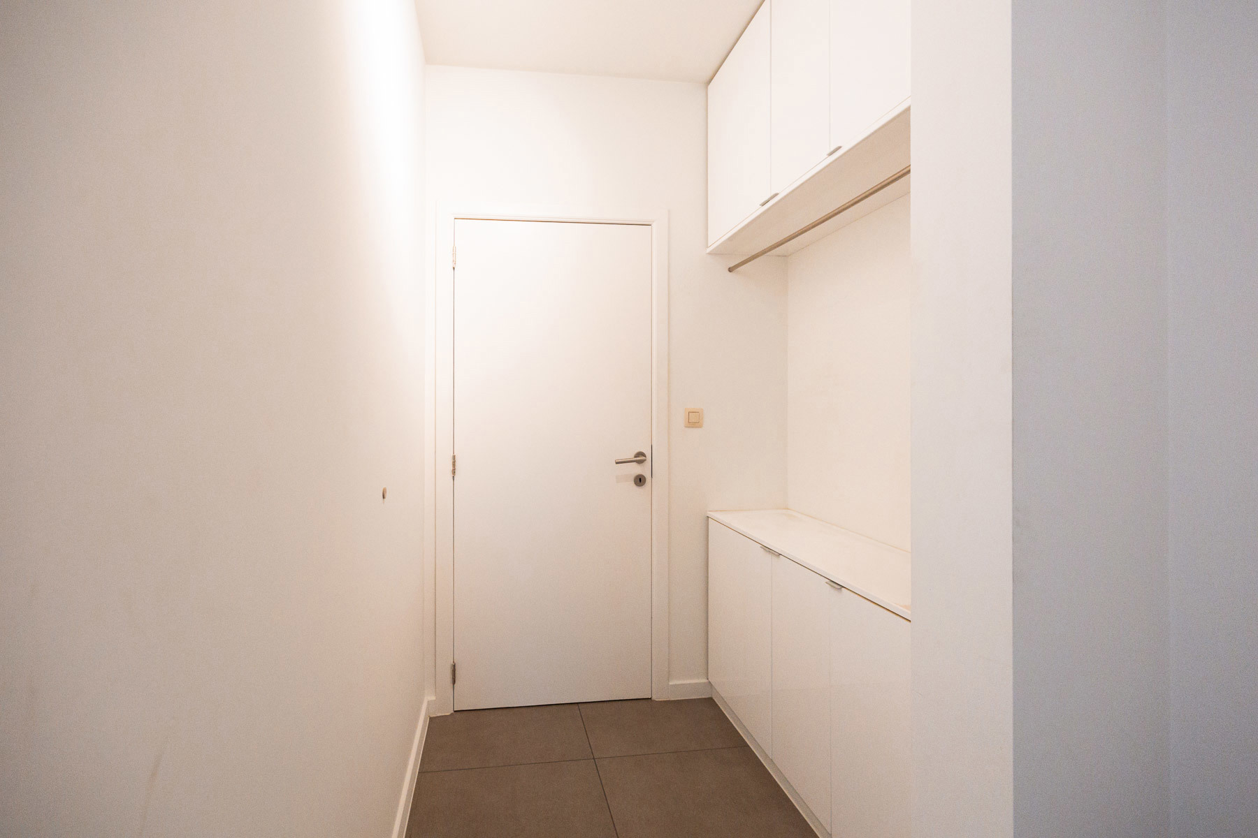 Instapklaar gelijkvloers appartement met tuin en carport - foto 2
