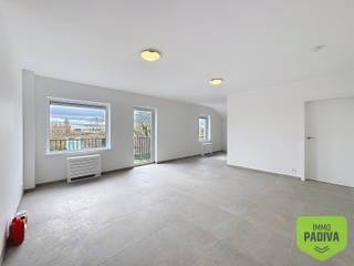 Zeer lichtrijk tweeslaapkamerappartement met open zicht op de duinen en op wandelafstand van de zeedijk en de tramhalte in Middelkerke.Indeling1°V.:...