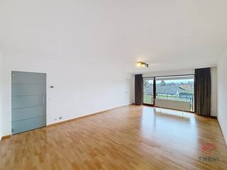 WATERLOO, in the Champ de Mai neighborhood, close to the city center and all amenities, in a quiet residential area, magnificent apartment with...