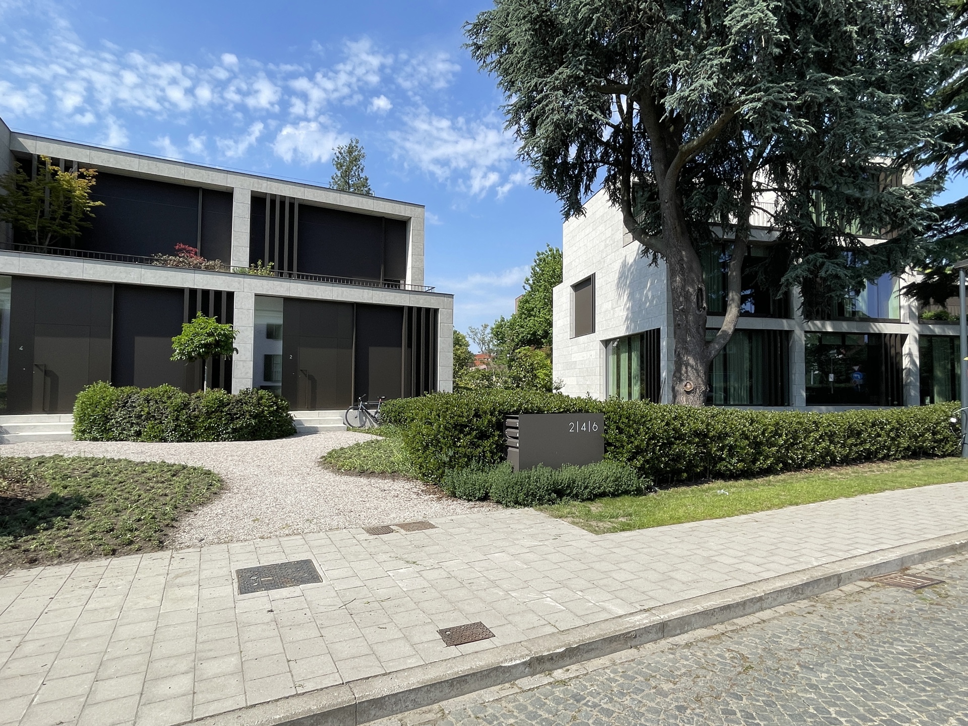 Trendy woning met 3 SLPKS, terras en tuin te Gent - foto 2