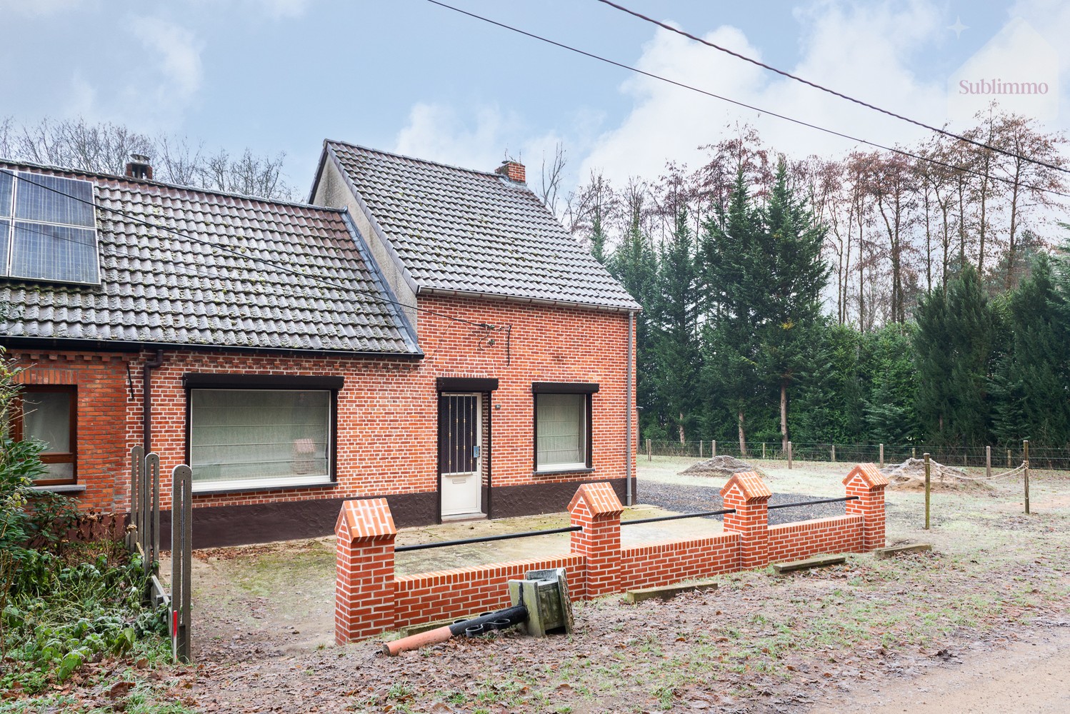 Charmante halfopen bebouwing op idyllische bosrijke locatie – uniek renovatieproject - foto 1