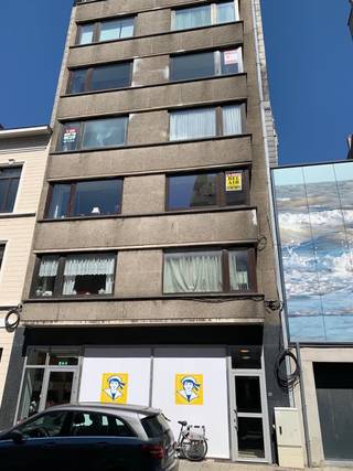In deze rustige residentie vindt u dit mooie, lichtrijke appartement, vlak aan de jachthaven.Appartement - ongemeubeld - bestaat uit: inkom,...
