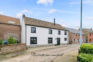 <p><span>MELDERT: Karaktervolle woning met potentieel op een zeer rustige locatie</span></p><p><span> </span></p><p><span>Deze woning is gelegen in een doodlopende straat net voor het dorpscentrum van Meldert, deze woning heeft een bewoonbare oppervlakte van +/- 230 m² en is gelegen op een mooi perceel van bijna 10 are. </span></p><p><span> </span></p><p><span>Deze woning is perfect voor mensen die een te renoveren woning zoeken met potentieel, de woning omvat op het gelijkvloers een aangenaam ruime woonkamer, aparte keuken, eetkamer en badkamer. De eerste verdieping omvat 3 zeer ruime slaapkamers en een doorloopruimte. </span></p><p><span>De tuin strekt zich uit over een zeer aangenaam perceel en is eveneens Zuid georiënteerd, in de tuin staat nog een bijgebouw dat eventueel omgetoverd kan worden tot een gezellige ontmoetingsplaats voor vrienden. </span></p><p><span> </span></p><p><span>Bent u op zoek naar een te renoveren woning in een zeer groene en rustige omgeving? Zoek niet verder en maak vandaag nog een afspraak! </span></p><p><span> </span></p>