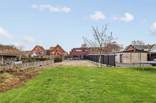 Perfect onderhouden GV appartement met 3 slaapkamers met private tuin van maar liefst 890 m² gelegen te Korspel. Belangrijkste troeven:- Centrale...