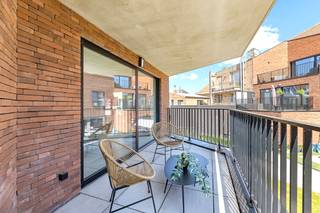 Appartement architectural moderne avec 3 CHAMBRES et BELLE TERRASSE. PRÊT À EMPLACER. TVA à 6 % possible !Hall d'entrée avec WC, grand séjour...