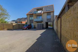 LEDE - Dit prachtige dakappartement met een oppervlakte van 135m²! is zeer goed gelegen. Vlakbij de invalswegen richting Wetteren en Dendermonde en...