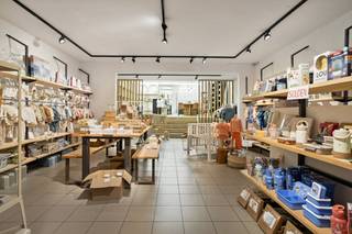 Handelspand met topvisibiliteit op uiterst commerciële locatie te Middelkerke!Bent u op zoek naar de perfecte plek voor uw nieuwe zaak, kantoor...