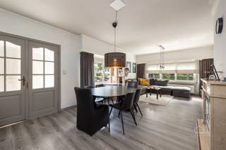 Op te frissen halfopen woning met 3 slaapkamers in de geliefde Elsdonkwijk te EdegemGelegen in de gegeerde en kindvriendelijke Elsdonkwijk te Edegem,...