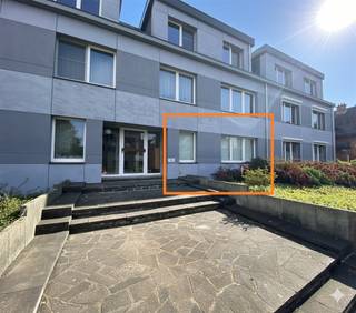  Ground-floor apartment in a quiet location, ideally situated near Kortenberg station! Layout: spacious entrance hall with cloakroom and guest...