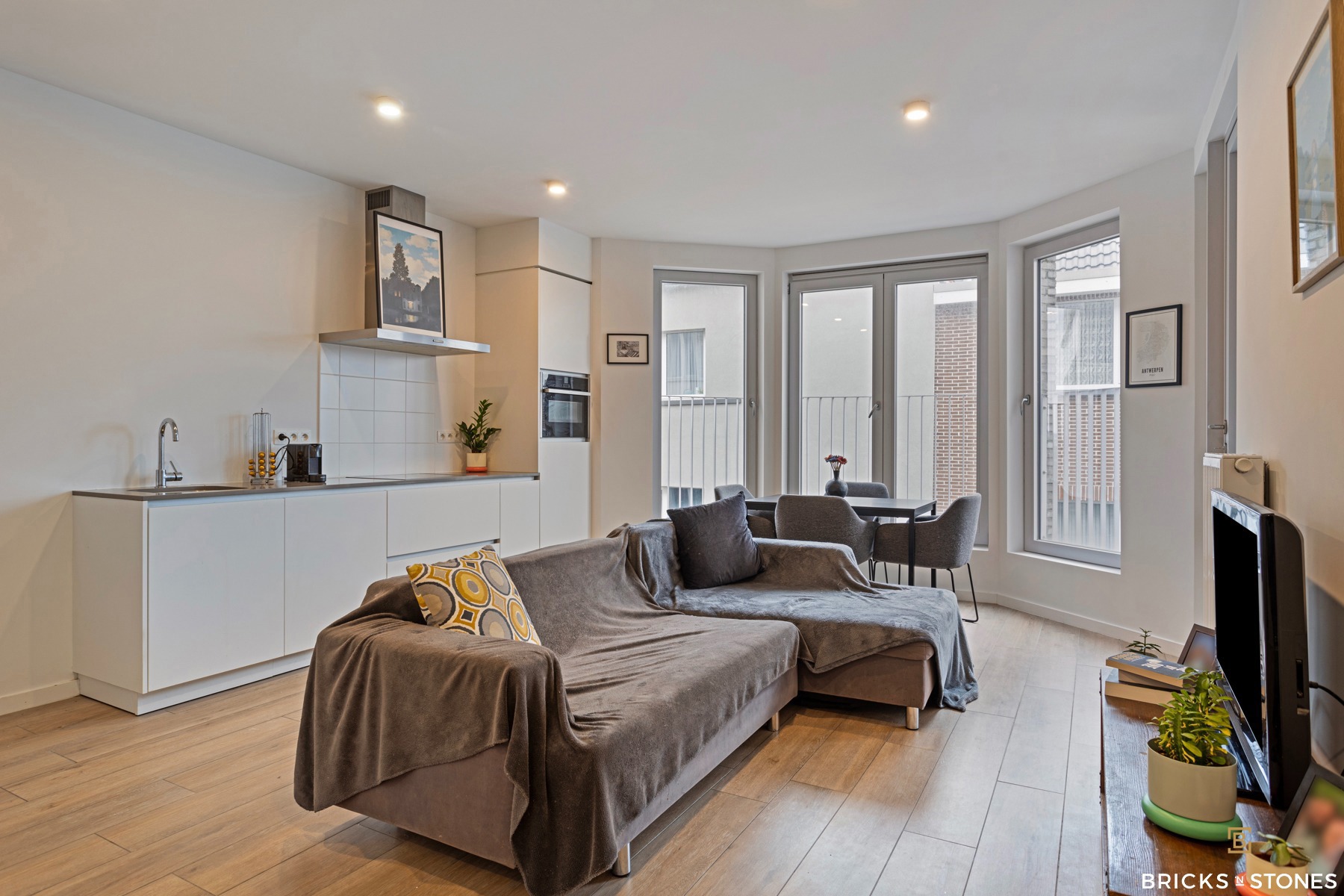 Knap 2-slaapkamer appartement met 2 terrassen - foto 2