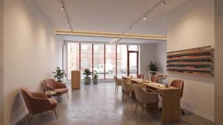 Op zoek naar een commerciële ruimte voor je eigen zaak in Roeselare? Ontdek E0.02 in w.e.s.t.: een handelspand van ca. 87 m² op het gelijkvloers, vlak bij het centrum van de stad.
De compacte oppervlakte biedt heel wat mogelijkheden voor ondernemers die op zoek zijn naar een eigen plek. Denk aan een conceptstore, kleding- of boekenwinkel, beauty- of nagelstudio, koffiebar, kantoor, praktijk of andere dienstverlening. De ruimte wordt casco opgeleverd, zodat je ze volledig kan inrichten volgens jouw concept, noden en huisstijl.
E0.02 maakt deel uit van w.e.s.t., een nieuwe woonbuurt aan de Diksmuidsesteenweg. Je vestigt je hier dicht bij het centrum van Roeselare, met bewoners en potentiële klanten in de buurt. Ook de bereikbaarheid vormt een belangrijke troef.
**Waarom kiezen voor E0.02?**
• ca. 87 m² commerciële ruimte
• gelegen op het gelijkvloers
• casco oplevering
• flexibel in te richten volgens jouw concept
• geschikt voor uiteenlopende commerciële activiteiten
• vlak bij het centrum van Roeselare
• onderdeel van de nieuwe woonbuurt w.e.s.t.
Zie jij jouw zaak hier al? Contacteer ons via 0472 89 60 18 voor meer informatie of om een bezoek in te plannen.