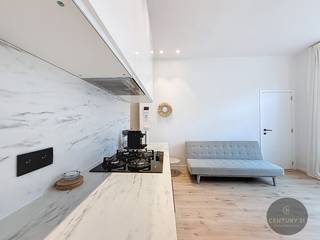 Dit appartement is gelegen op het eerste verdiep - te bereiken met trap!Vlak aan de kusttram, buurtwinkels, Zeedijk, station, alles is op...