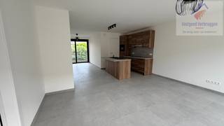 Ontdek dit prachtig nieuwbouwappartement van 70 m², ideaal gelegen in het centrum van Aalst. Het bevindt zich op de eerste verdieping van dit...