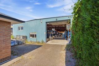 <br />Deze ruime loods van 510 m² is gelegen in de Korenveldstraat 50 te Wondelgem en geniet een vlotte bereikbaarheid richting Gent en de omliggende gemeenten.<br /><br />Dankzij de royale oppervlakte biedt de loods tal van mogelijkheden voor opslag, werkruimte of professionele activiteiten, afhankelijk van de geldende bestemming en voorschriften.<br /><br />De combinatie van ruimte, bereikbaarheid en ligging maakt dit een interessante uitvalsbasis voor ondernemers, zelfstandigen en bedrijven.<br /><br /><strong>Absolute pluspunten</strong>
<ul>
<li>+ 510 m² oppervlakte</li>
<li>Vlotte ligging nabij Gent</li>
<li>Geschikt voor opslag of werkruimte</li>
<li>Veelzijdige mogelijkheden</li>
<li>Goed bereikbaar</li>
</ul>
Voor meer informatie of een bezoekmoment: <strong>info@oko.immo </strong>of <strong>0484 14 96 86.</strong>