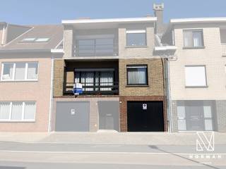 Appartement te koop op de 1ste verdieping in Kuurne!Ontdek dit gezellig en lichtrijk appartement, gelegen op de eerste verdieping van een...