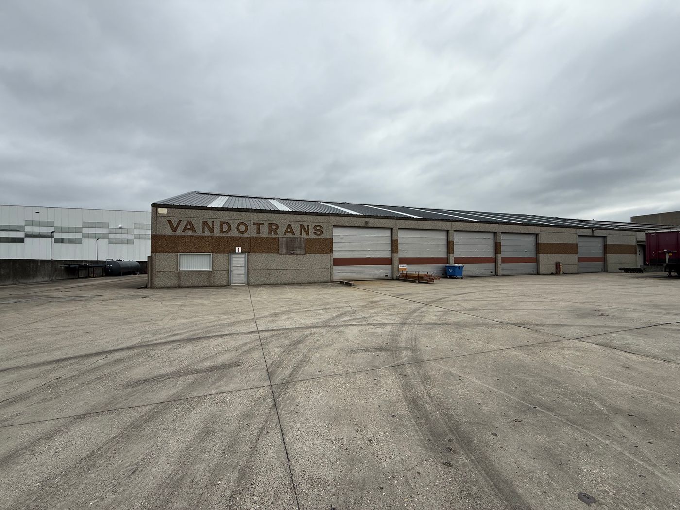 Magazijn nabij de N44 en E40 - foto 1