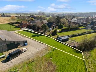 Droomt u van wonen in alle rust, omringd door groen en met een prachtig open uitzicht? Dan is deze mooie bouwgrond in de Rue de la Cavée te...