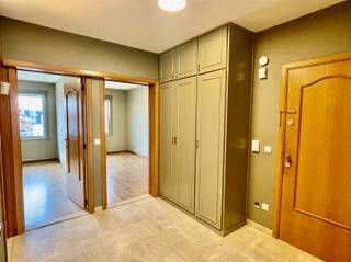 <p>This energy-efficient 2-bedroom apartment, equipped with all contemporary living comforts, with a net living area of 84 m², is located on the third floor of the residence "Schreurs" and comprises: an entrance hall, a storage room, a bright spacious living room, a separate fully equipped kitchen with access to the first terrace, two full bedrooms, one of which offers access to the second south-east oriented sun terrace, a separate guest toilet and a bathroom with bathtub and single washbasin cabinet. There is also another individual underground cellar. Monthly provision for water and common charges: 100€. Individual meters for private consumption of electricity and natural gas. This comfortable apartment is located near public transport and several access roads leading to the motorways towards Brussels and Liège, as well as a short walking distance from a city park, the Sportoase and of course the picturesque and vibrant Leuven city center. Immediately available! For more information or a first visit: frederik@immo-time.be.</p>