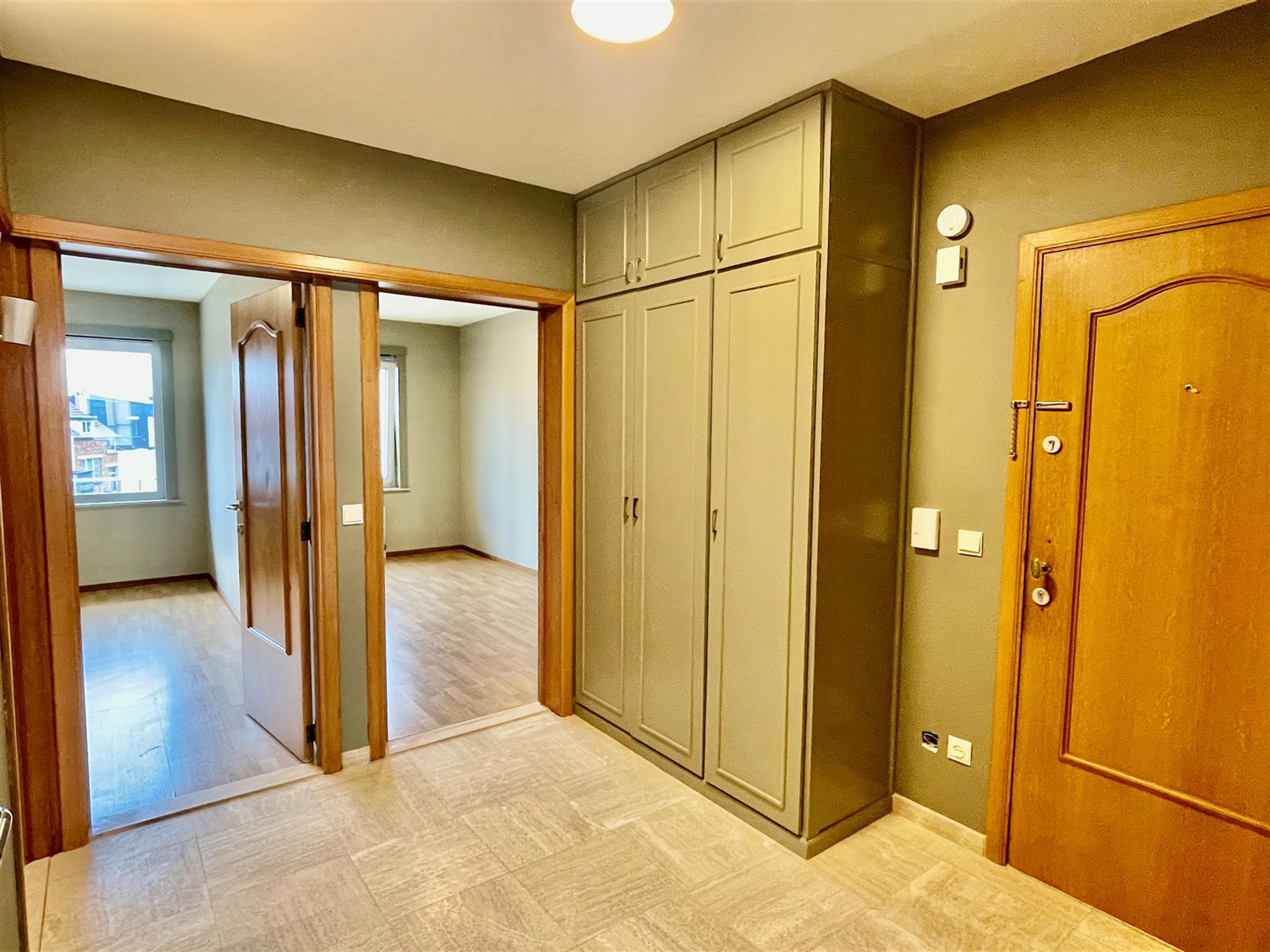 Spacious 2-bedroom apt with 2 large terraces! - photo 2