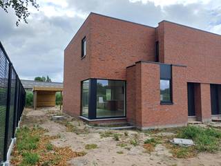 Ben je op zoek naar een ruime, energiezuinige en instapklare woning? Dan is deze prachtige nieuwbouwwoning op de grens tussen Kaprijke en...