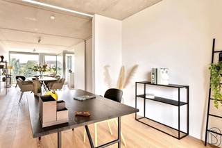 LUXUEUS en UNIEK NIEUWBOUWAPPARTEMENT aan de HIPPODROOM en op wandelafstand van het centrum van Waregem. 2 LEUKE TERRASSEN! + 21% BTW. Indeling:...