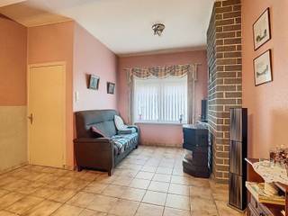 Centraal gelegen, Te renoveren woning met 2 SLPK én Tuin!Op een vlot bereikbare locatie, langs de Ouden Dendermondse Steenweg 219 te Aalst, vinden we...