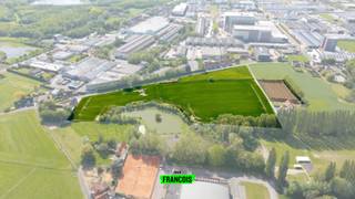 Gelegen in de rustige Ballingstraat te Gullegem bevindt zich deze uitzonderlijke recreatiegrond met een totale oppervlakte van maar liefst 32.213...