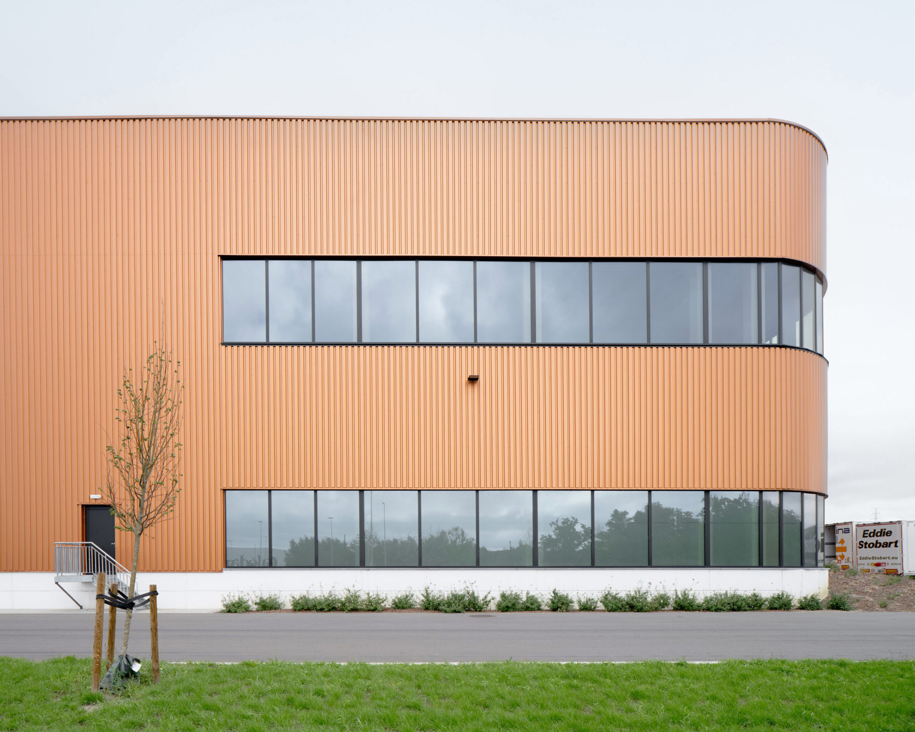 Magazijn Unit B :- magazijn 7.126m² - mezzanine 1.729m²