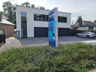 Deze mooie kantoorruimte op de eerste verdieping is gelegen op minder dan 2 km van de E314. Het pand is deels bemeubeld en beschikt over...