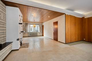 Are you looking for a home that you can decorate completely according to your own taste? This house to renovate located in Nolet De Bauwerestraat 8...