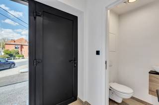 Voor meer info of een bezoek, bel 054 69 39 37 - Op een aantrekkelijke locatie te Haaltert bevindt zich deze volledig gerenoveerde woning...