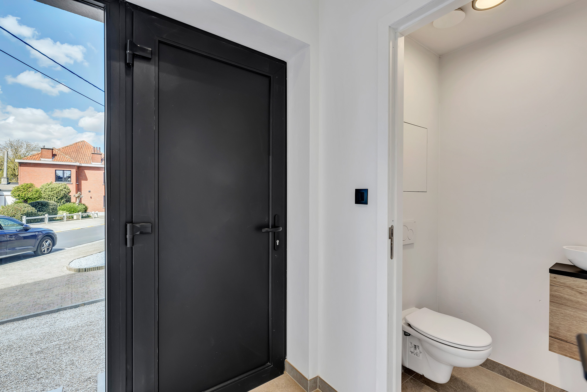 Volledig gerenoveerde woning met 3 slpks en tuin - foto 2