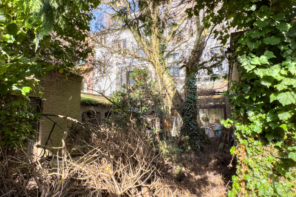 Ruim te renoveren woning met garage en zuidgerichte tuin op een boogscheut van het stadscentrum. - photo 5