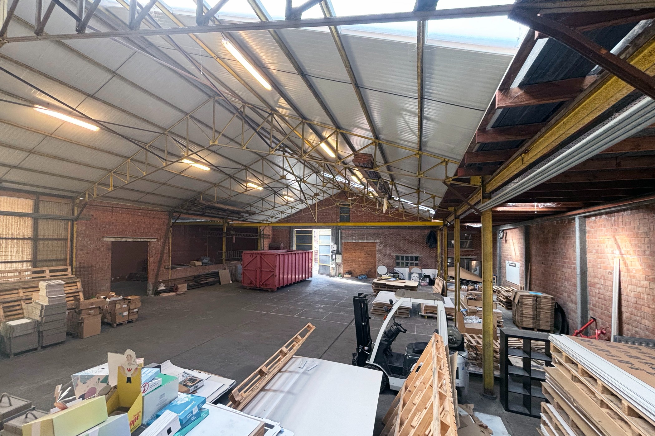 Magazijn 950m² met kantoorruimte van 100m² in Zwalm - foto 4