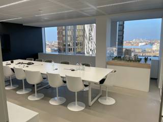 De Avenue Louise is een van de bekendste adressen in Brussel, net als de Champs-Elysées in Parijs of de Fifth Avenue in New York. Langs deze belangrijke verkeersader die Place Stéphanie met het Terkamerenbos verbindt, vindt u een veelvoud aan bedrijven, zowel nationaal als internationaal, waaronder ambassades, advocatenkantoren, ... Op het twaalfde verdiep bevinden zich prachtige kantoren van 640m², volledig ingericht met kwalitatieve materialen en met een uitzonderlijk zicht over Brussel. De zone Louise wordt vooral geapprecieerd door zijn "bewoners" voor zijn kwalitatieve infrastructuur waaronder leuke winkels, hotels, restaurants, postkantoren, banken en parken. Vergaderzalen binnen dit gebouw kunnen gehuurd worden op de vierde verdieping. Zeer goede parkingratio, 10 parkings ter beschikking!