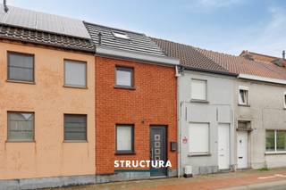 Ontdek deze leuke woning in het hart van Opwijk, vlak bij het station, maar zonder hinder van het spoorverkeer. Met 102 m² bewoonbare oppervlakte...