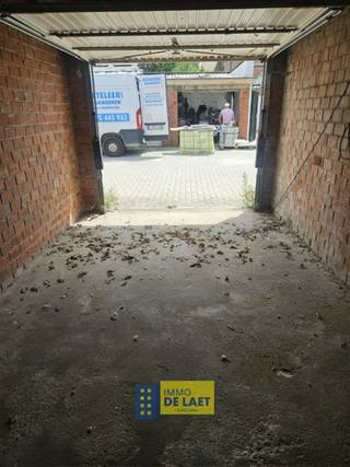 <p><span>Wij bieden deze centraal gelegen garagebox te huur aan voor een periode van 1 jaar, snel beschikbaar</span></p><p><span> </span></p><p><span> </span></p>