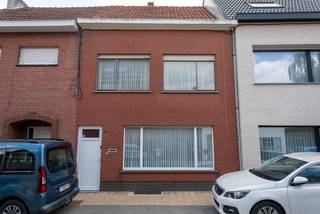 Degelijk gebouwde woning met praktische achtertuin op een mooi perceel van ca. 250m² te Essen-centrum. De woning bestaat o.a. uit een inkomhal,...