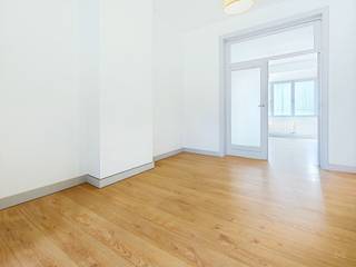 Informatie &amp; bezichtigingen: maxime.labad@weinvest.be | 02 315 77 22<br /><br />We Invest biedt exclusief dit charmante appartement van 52 m² aan, gelegen op de 2e verdieping van een mooi gebouw uit 1935 (zonder lift) aan de Rue du Monténégro in Vorst. Het pand is ideaal gelegen in een dynamische en bloeiende wijk, vlakbij:<br /><br />Groen: de parken van Vorst en Duden voor uw momenten van ontspanning.<br /><br />Cultuur &amp; gezelligheid: het kunstcentrum WIELS, de Place Albert en Altitude 100 met hun biologische winkels, cafés en lokale restaurants.<br /><br />Bereikbaarheid: op een steenworp afstand van de Place Albert (toekomstige metrolijn 3, trams 3/4/51), bus 48 (Rochefort) en op 15 minuten lopen van het Zuidstation.<br /><br />Indeling: Het appartement beschikt over een bijzonder lichte, gedeeltelijk ingerichte keuken, een gezellige woonkamer, een slaapkamer, een doucheruimte en een apart toilet. Het kan een opknapbeurt gebruiken om zijn volledige potentieel te onthullen! Twee kelderruimtes maken het geheel compleet.<br /><br />Technische gegevens: Elektriciteit: conform / EPC: Uitstekend EPC C (148 kWh/m² per jaar – CO₂: 29 kg/m² per jaar) / Verwarming: individuele gasverwarming / Raamkozijnen: dubbele beglazing<br /><br />Mis geen enkele van onze exclusieve aanbiedingen op onze website WWW.WEINVEST.BE.