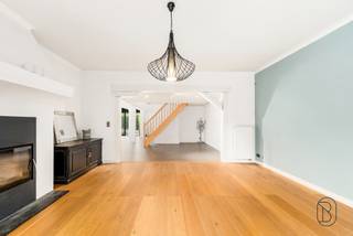 TE KOOP: LICHTRIJKE VILLA MET TUIN, OPRIT EN GARAGE IN HET HART VAN LOCHRISTIIn de Kasseitje in Lochristi, vlak bij de N70, vind je deze stijlvolle...