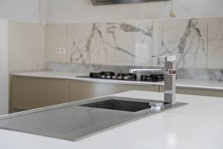 Vragen en/of interesse? Neem rechtstreeks contact op met Bernard Bergman. GSM: 0495 52 11 18Dit uniek duplexappartement vind je terug op een absolute...