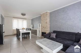 Ben je op zoek naar een bel-étage woning met 4 slaapkamers, tuin en garage nabij Boulevard Edmond Machtens? Gevonden!Deze solide woning bevindt zich...