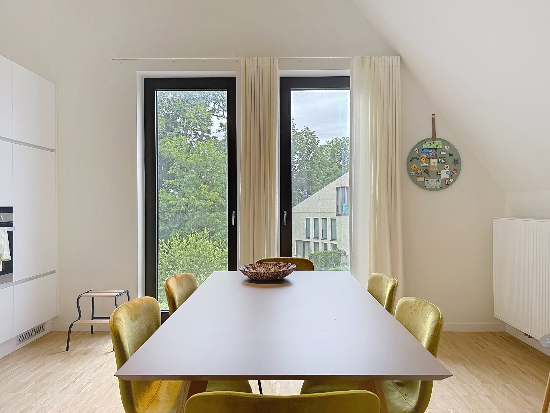 Recent appartement met 2 slaapkamers, terras + staanplaats - foto 4